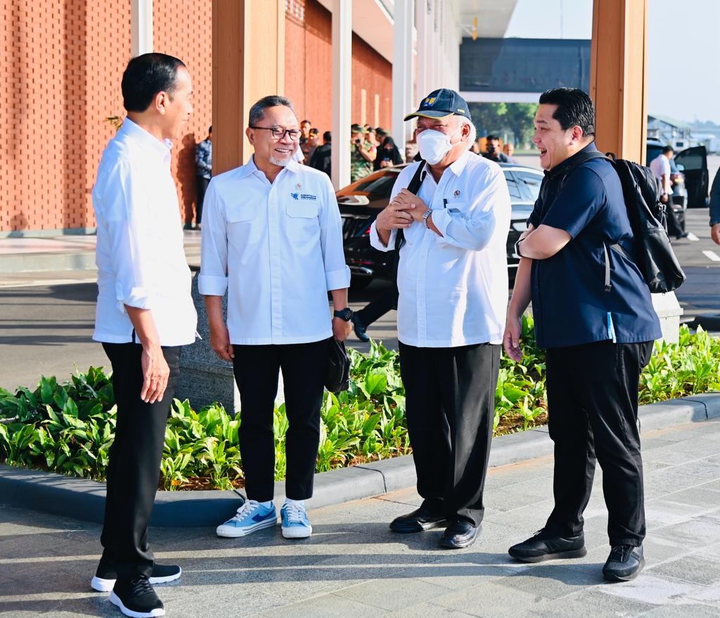 Viral di Medsos, Jokowi Cek Jalan di Lampung (FOTO: Biro Pers Sekretariat Presiden)