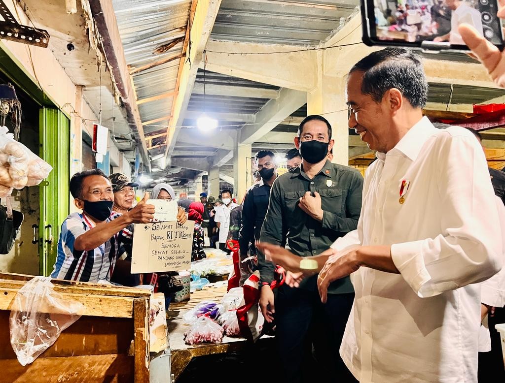 Jokowi: Infrastruktur Jalan Berpengaruh pada Harga-Harga Barang di Pasar. (Foto MNC Media)