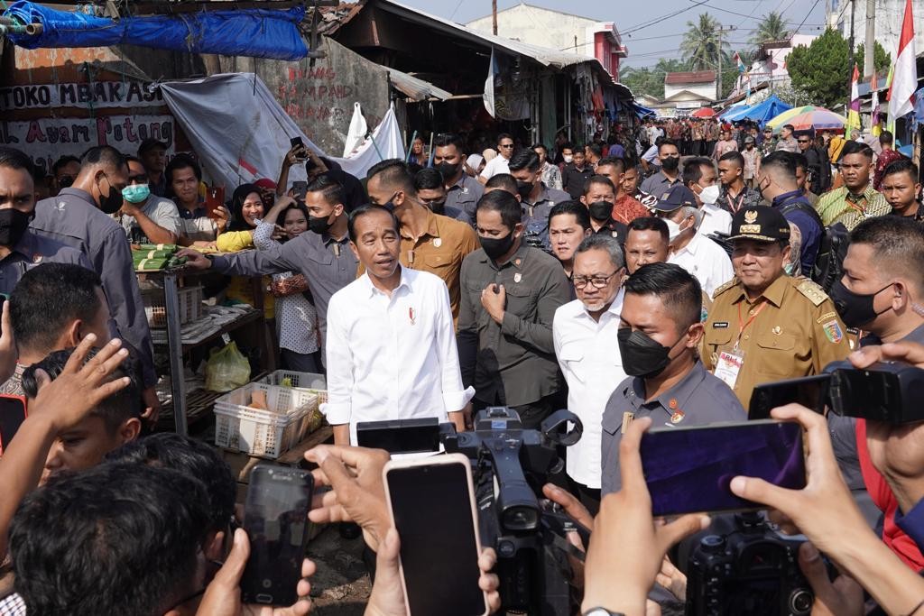 Soal Jalan Rusak, Jokowi: Jika Pemda Tidak Mampu, Pemerintah Pusat Ambil Alih. (Foto: Biro Pers Setpres)