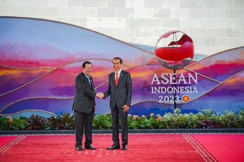 Temui PM Kamboja, Jokowi Ajak Kerja Sama Pembangunan Infrastruktur. (Foto: Dok ASEAN2023)