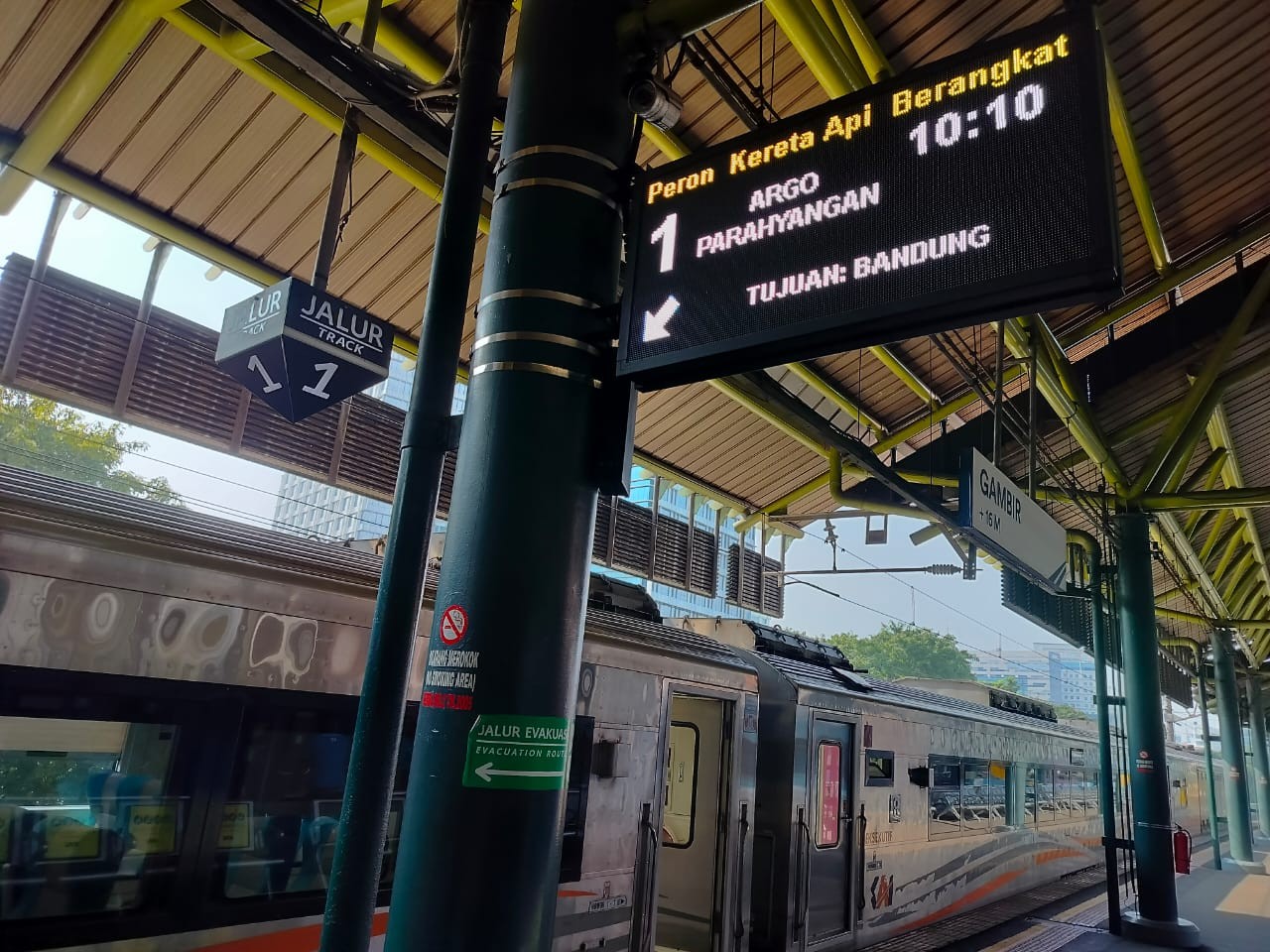 Jelang Nataru 2024, KAI Daop 8 Surabaya Lakukan Inspeksi Lintas Mojokerto hingga Surabaya (FOTO:MNC Media)