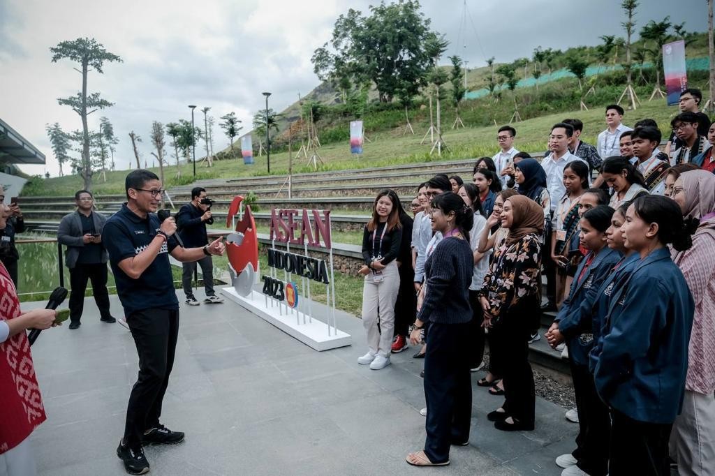 Sandiaga Uno Ajak Perwakilan ASEAN Youth Promosikan Labuan Bajo Lewat Medsos. (Foto Dok. Kemenparekraf)