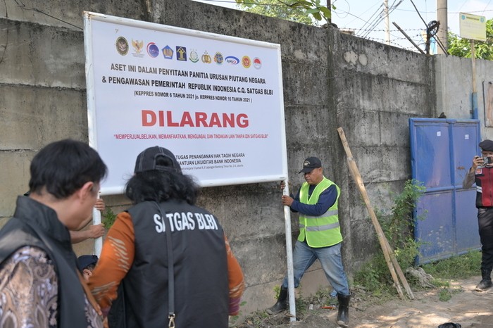 Satgas BLBI Sita Aset Bangunan Milik Pengemplang di Cilincing. (Foto: MNC Media)