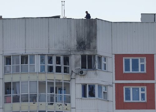 Drone Ukraina Serang Moskow, Warga Dievakuasi. (Foto: REUTERS/Maxim Shemetov)