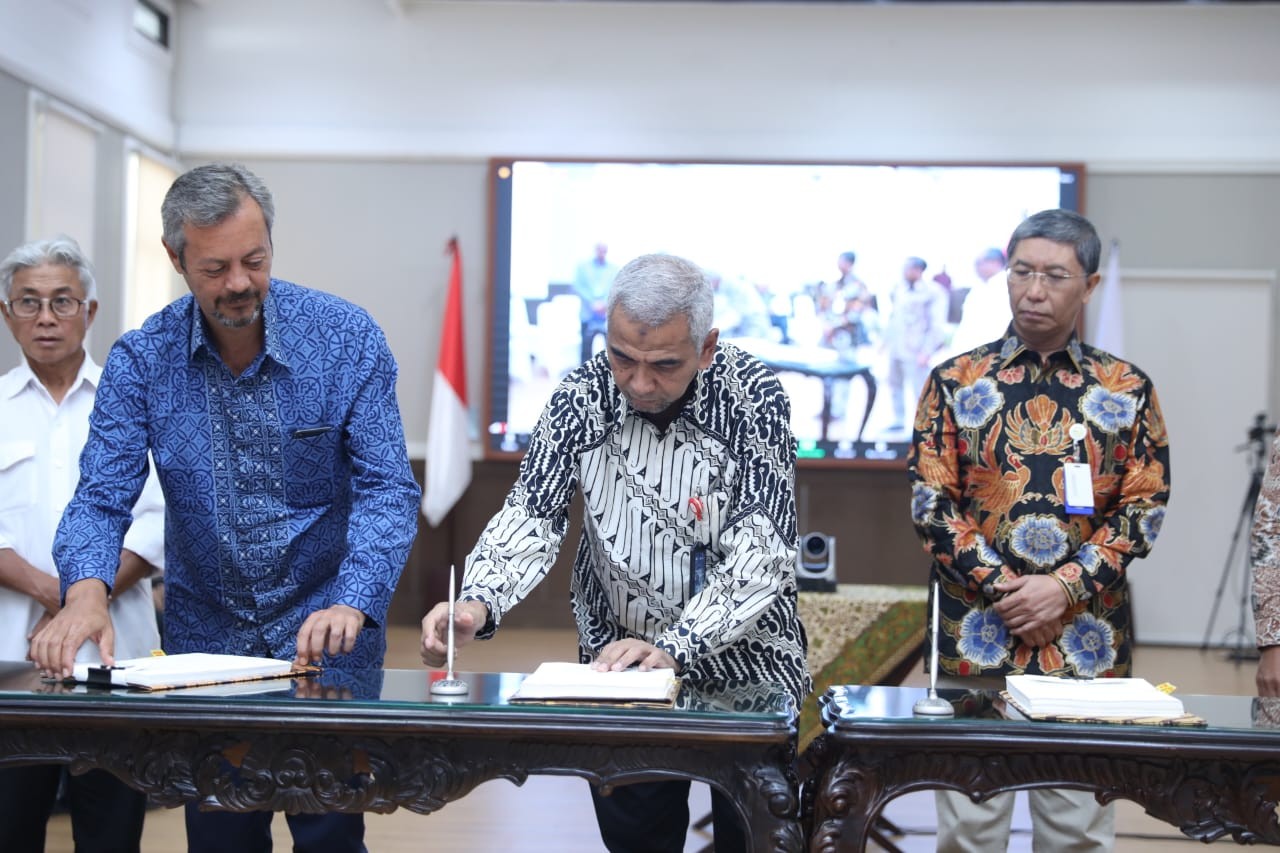 Pertamina Tanda Tangani KKS Pengelolaan WK Peri Mahakam dan WK East Natuna (foto: MNC Media)