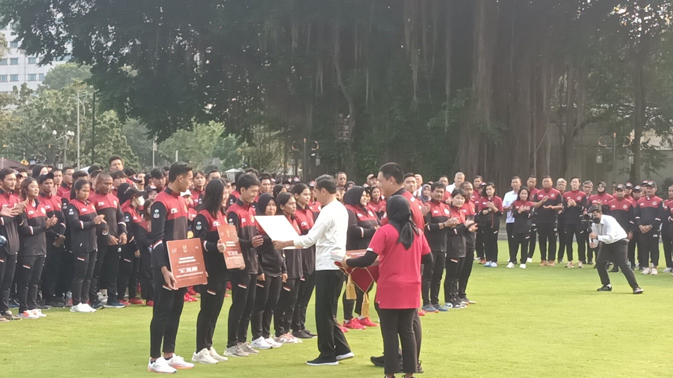 Bonus Atlet SEA Games 2023 Cair, Jokowi: Dimanfaatkan untuk Investasi Jangka Panjang. (Foto Raka Dwi/MPI)