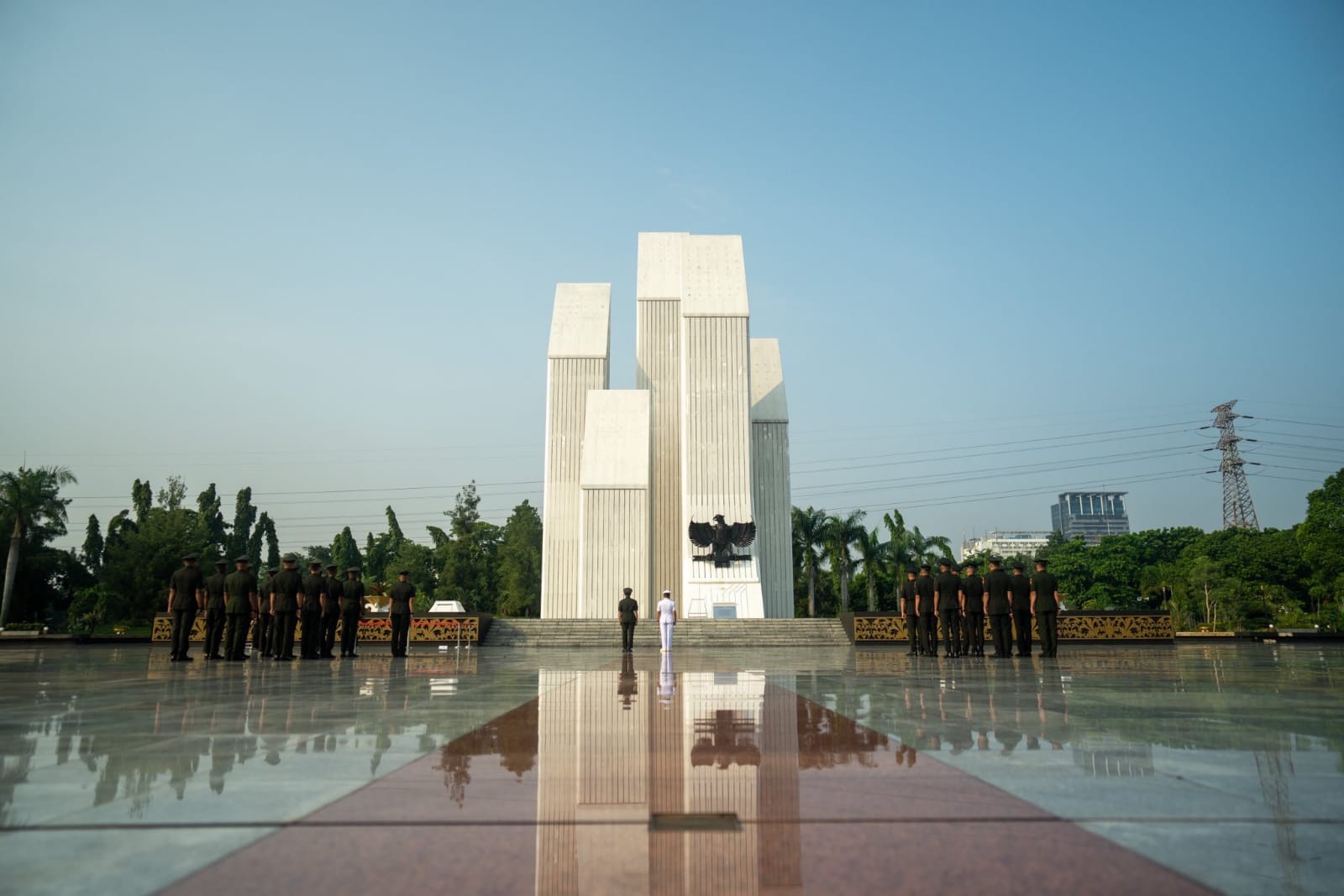 Kunjungi Indonesia, Menteri Jerman Ziarah ke Makam Habibie. (Foto: Kemenhan Jerman)