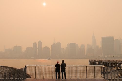 New York Dilanda Kabut Asap Parah, Warga Diminta Pakai Masker. (Foto: MNC Media)
