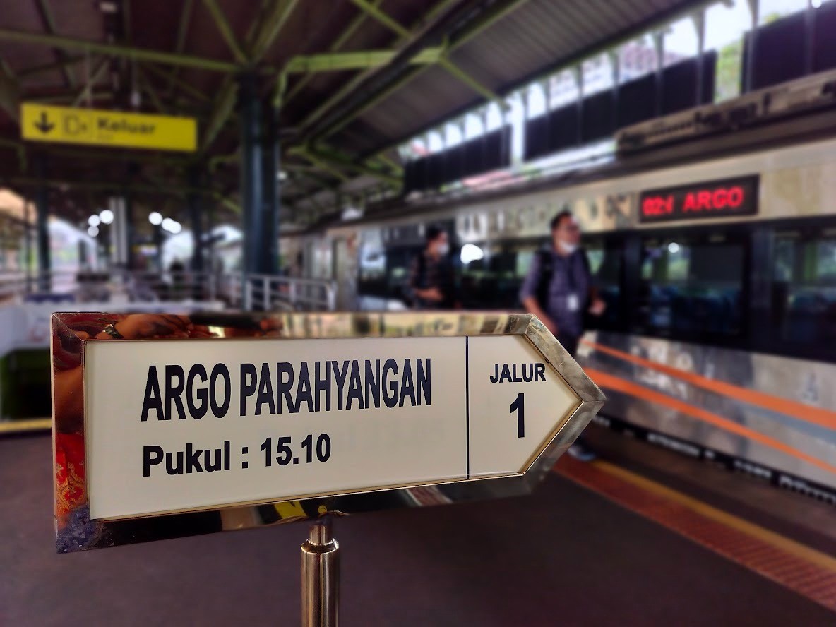 Mulai Hari ini Penumpang Kereta Api Jarak Jauh Boleh Lepas Masker. (Foto: MNC Media)
