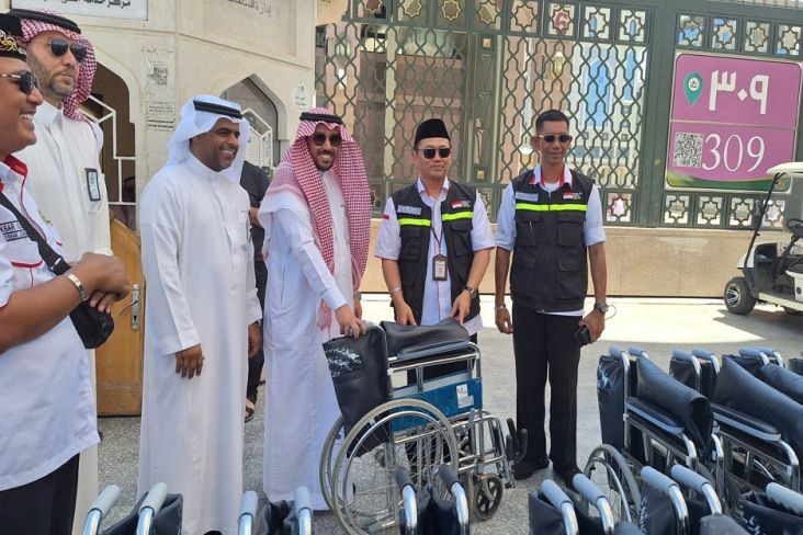 Pengurus Masjid Nabawi Beri Bantuan 15 Kursi Roda Bagi Jamaah Haji RI (Foto Sucipto Chip)