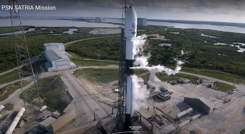 Sukses Meluncur, Satelit SATRIA-1 Bergerak Menuju Orbit Langit Papua (Foto Youtube SpaceX)