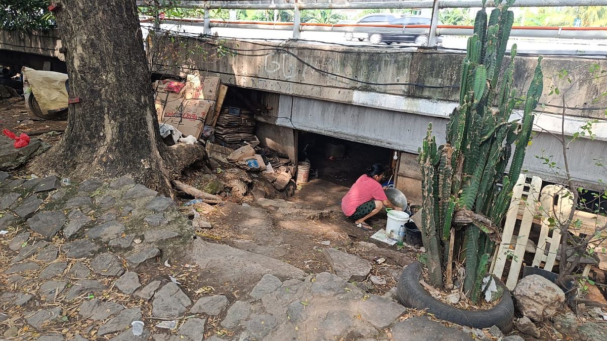 83 Keluarga yang Tinggal di Kolong Tol Angke Mayoritas Miliki KTP DKI Jakarta. (Foto: MNC Media)
