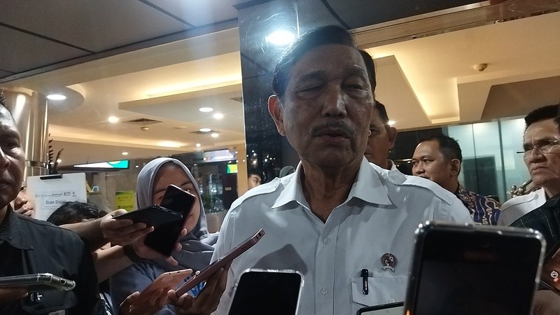 Luhut Ungkap Tiga Trainset KRL akan Diimpor Dari Jepang. (Foto: Heri Purnomo)