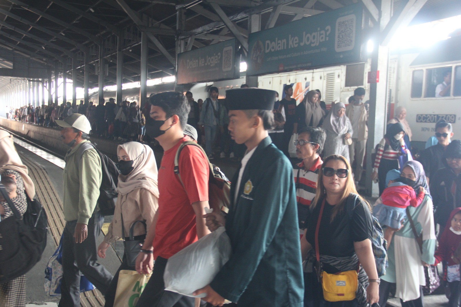 KAI DAOP 8 Surabaya Siapkan 25 Ribu Tiket Kereta selama Libur Idul Adha. (Foto: Lukman Hakim/MNC Media)