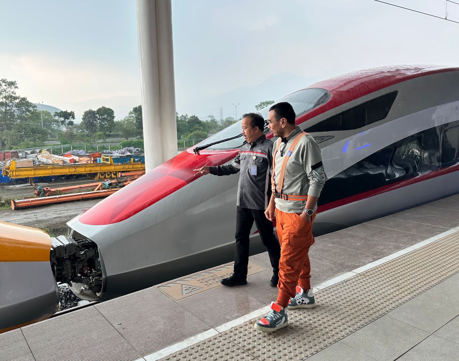KCIC Terus Uji Coba 16 Rangkaian KCJB untuk Hadapi Libur Panjang hingga Nataru. (Foto: Agung Bakti/MNC Media)