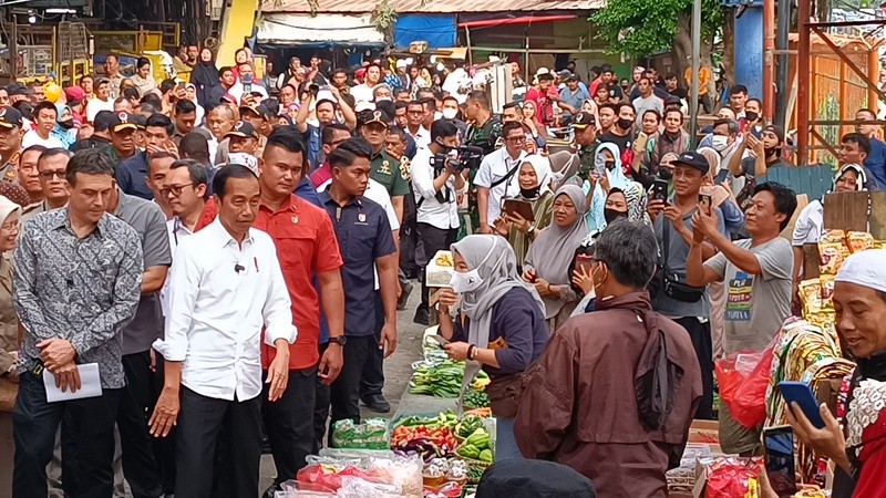 Kunjungi Pasar Palmerah, Jokowi Disambut Antusias Warga. (Foto: MNC Media)
