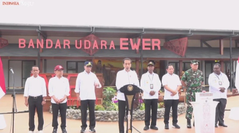 Jokowi Resmikan Bandara Ewer di Asmat Papua Selatan  (FOTO:Dok Ist)