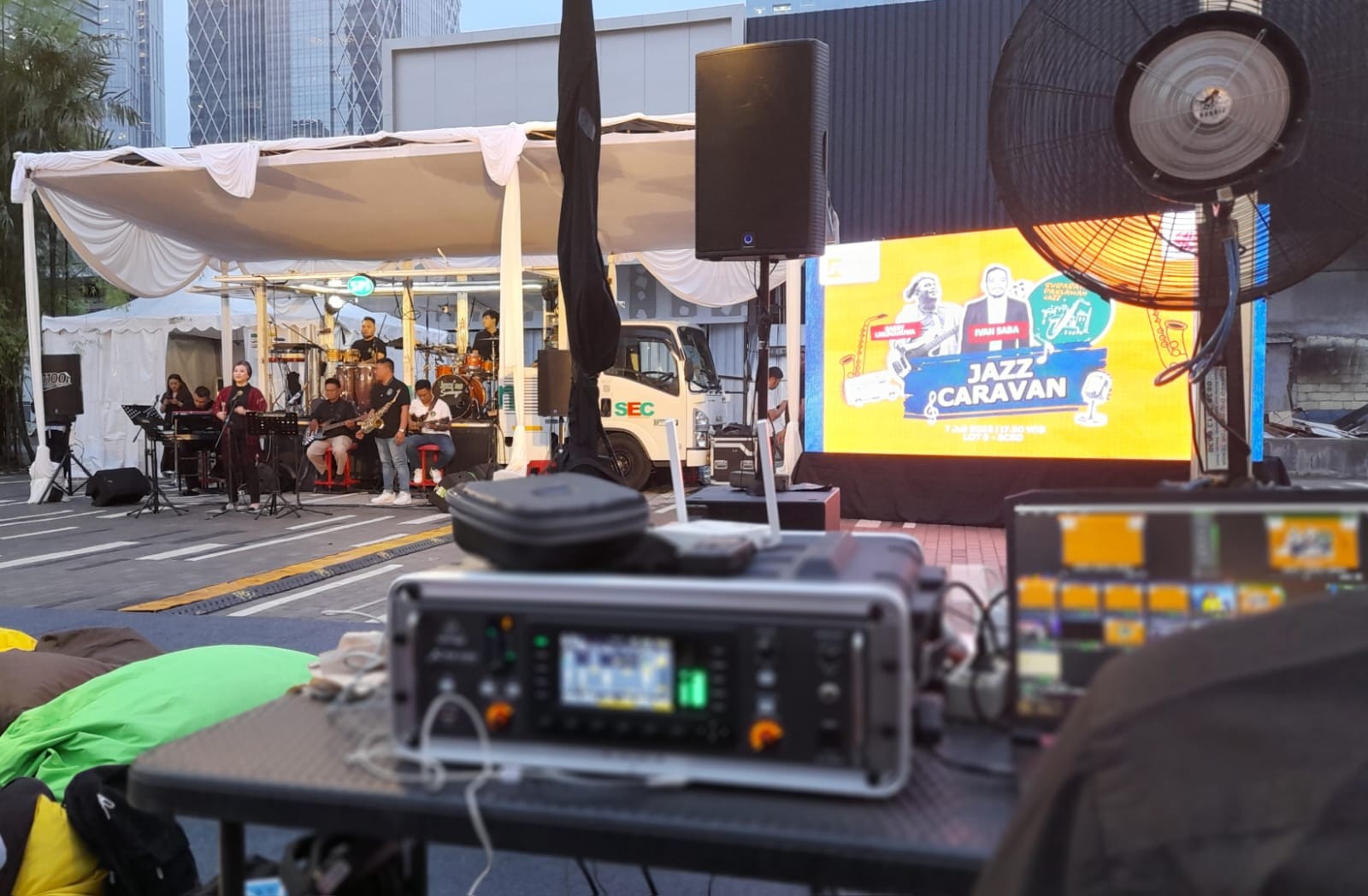 IDX Channel Jazz Caravan LPS 2023 Digelar Malam Ini, Dimeriahkan Barry Likumahuwa dan Ivan Saba. Foto: MNC Media.