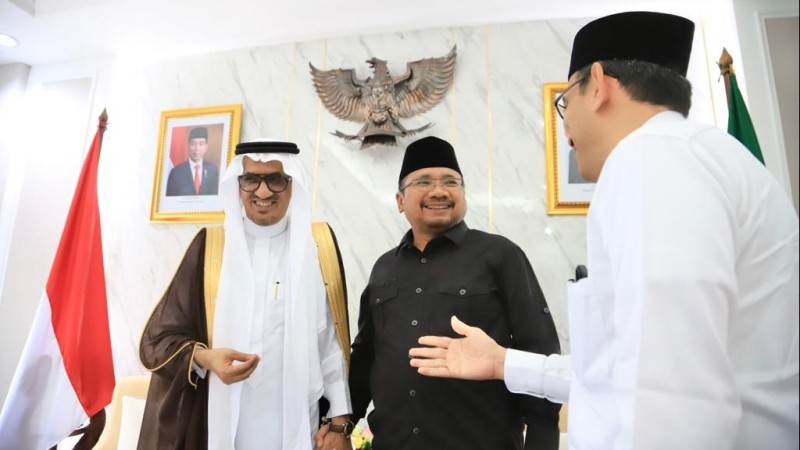 Menag Yaqut Cholil Qoumas bertemu dengan Duta Besar Arab Saudi untuk Indonesia, Faisal bin Abdullah Al-Amudi. (Kemenag)