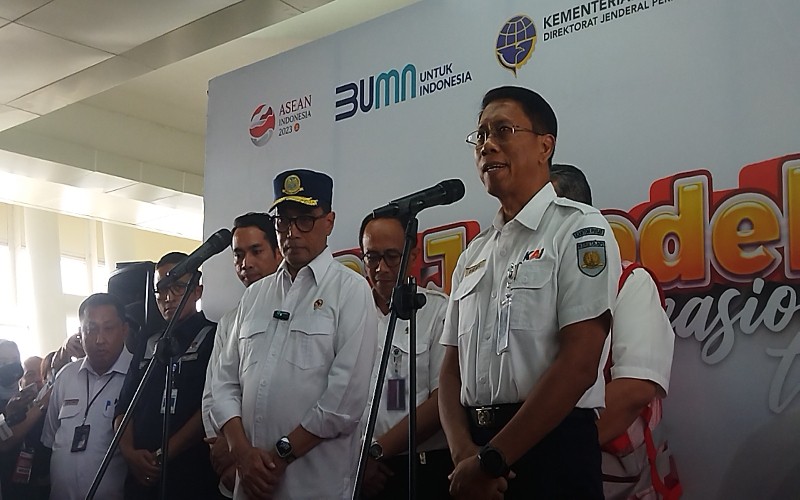 Dirut KAI Didiek Hartantyo (kanan) mengatakan,  uji coba LRT Jabodebek hari ini bukan untuk masyarakat umum. Foto: Heri P