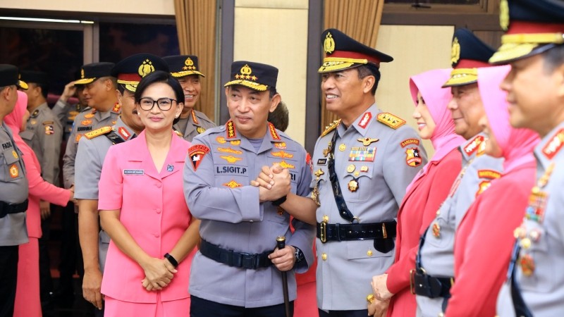 Kapolri Jenderal Listyo Sigit Prabowo resmi melantik Komjen Pol Wahyu Widada menjadi Kabareskrim. Foto: Riana Rizkia/MPI