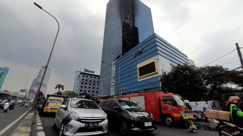 Ledakan di Restoran Sebabkan Gedung K-Link Jakarta Terbakar. (Foto: Danandaya Arya/MNC Media)