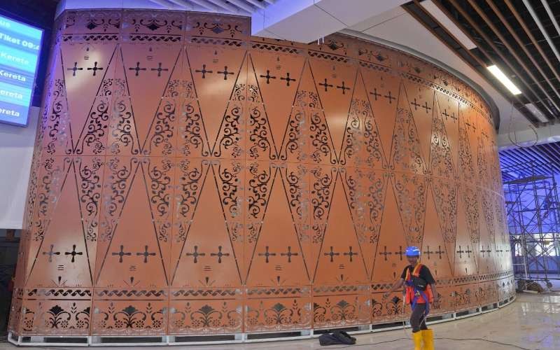 Keren, Stasiun yang dilintasi KCJB dihiasi motif khas dan unsur budaya daerah. Foto: Dok KCIC