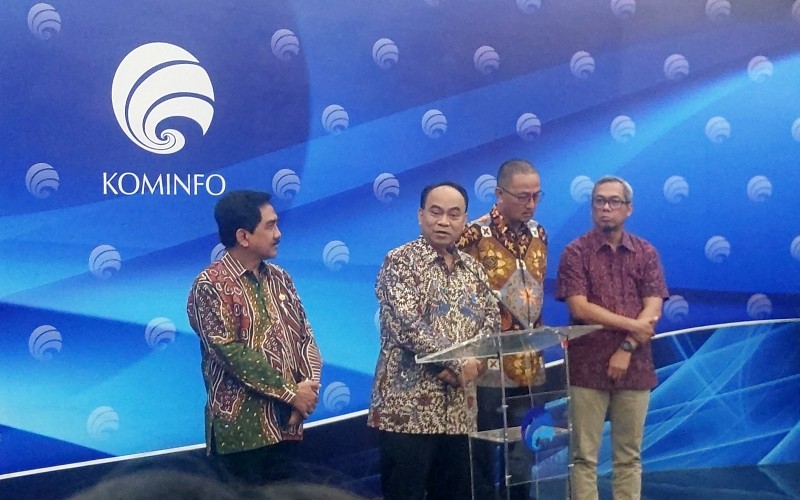 Menkominfo Budi Arie Setiadi akan melakukan koordinasi dengan operator seluler. (Foto: Widya Michella/MPI)