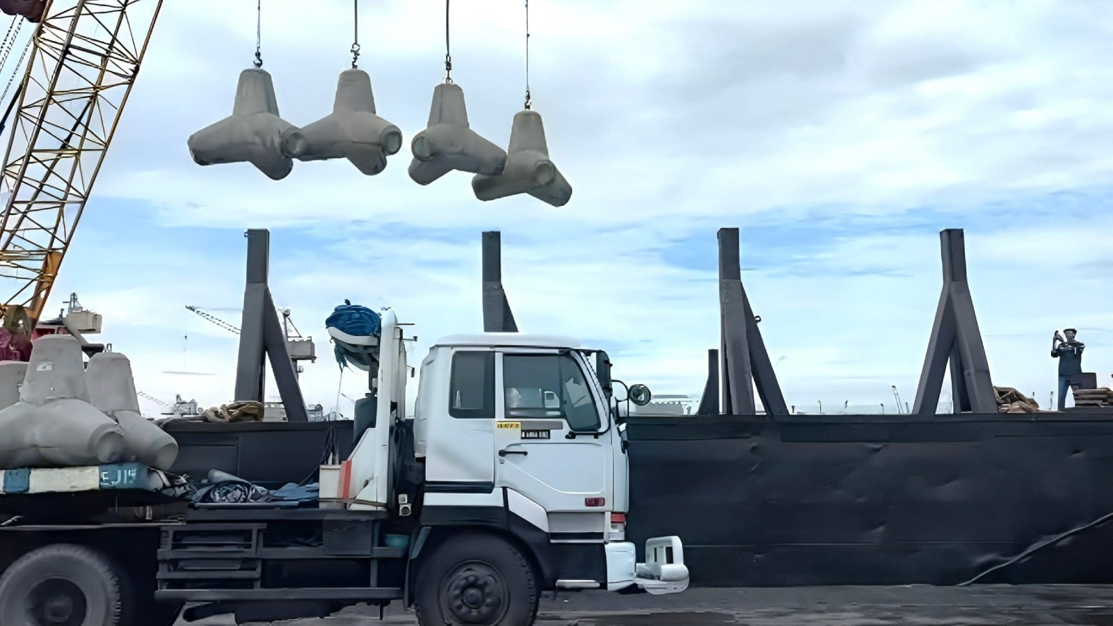SIG Pasok 2.630 Unit Tetrapod untuk Kawasan Wisata Raja Ampat (foto: MNC Media)