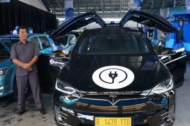 Pendapatan Driver Taksi Tesla Dua Kali Lipat dari Reguler, Tertarik Jadi Mitra? Foto: MNC Media.