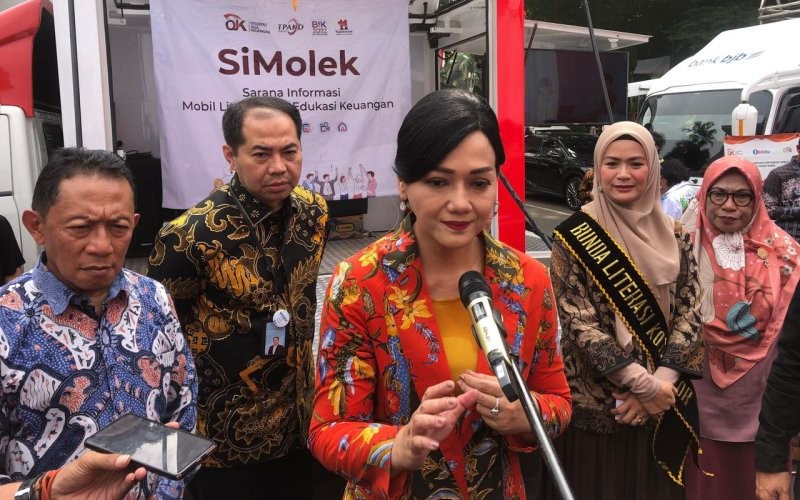 Kepala Eksekutif Pengawas Perilaku Pelaku Usaha Jasa Keuangan, Edukasi, dan Pelindungan Konsumen OJK Friderica Widyasari Dewi, (Nur Ichsan Yuniarto/IDX Channel)