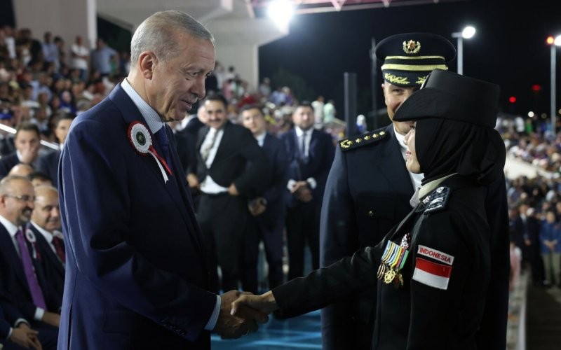 Presiden Turki Recep Tayyip Erdogan saat mewisuda anggota Polri yang lulus pendidikan selama dua tahun (Foto: Humas Polri)