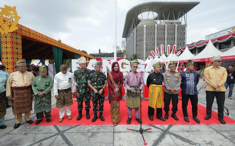 Otoritas Jasa Keuangan (OJK) terus berupaya mendorong pengembangan UMKM yang berperan sangat besar dalam pemulihan ekonomi nasional.