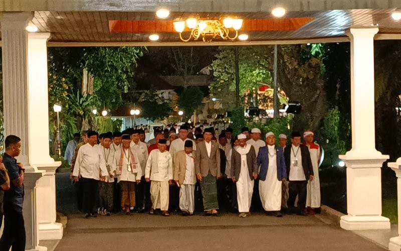 Presiden Joko Widodo menggelar zikir dan doa kebangsaan.