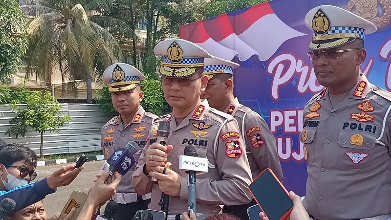 Kakorlantas Ingatkan Bayar Ujian SIM Tak Lagi Tunai, Semua Lewat Bank. (Foto: Bachtiar/MNC Media)