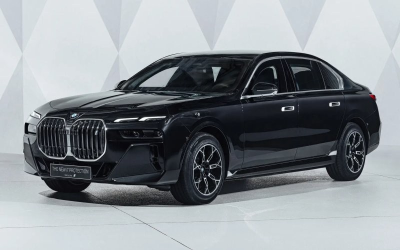 Mobil anti-peluru terbaru milik BMW siap menggoda tokoh dunia. Mobil dengan keamanan tertinggi ini dituangkan dalam BMW 7 series dan i7 series protection. (BMW)