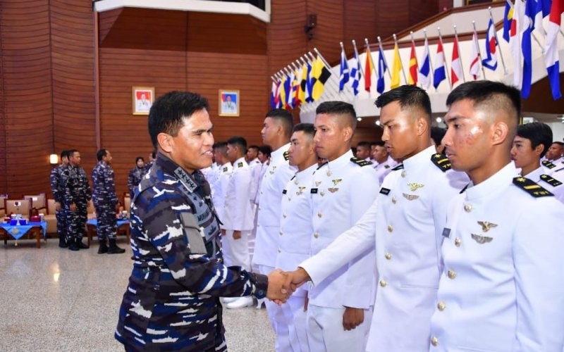 Kepala Staf Angkatan Laut (KSAL) Laksamana TNI Muhammad Ali saat pembekalan Perwira Remaja TNI AL