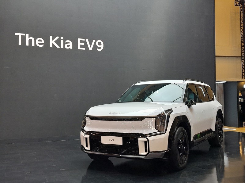Mobil Listrik KIA EV9 GT-Line Debut di GIIAS 2023, Dibanderol Hampir Rp2 Miliar. (Foto: Wahyu Sibarani/MNC Media)