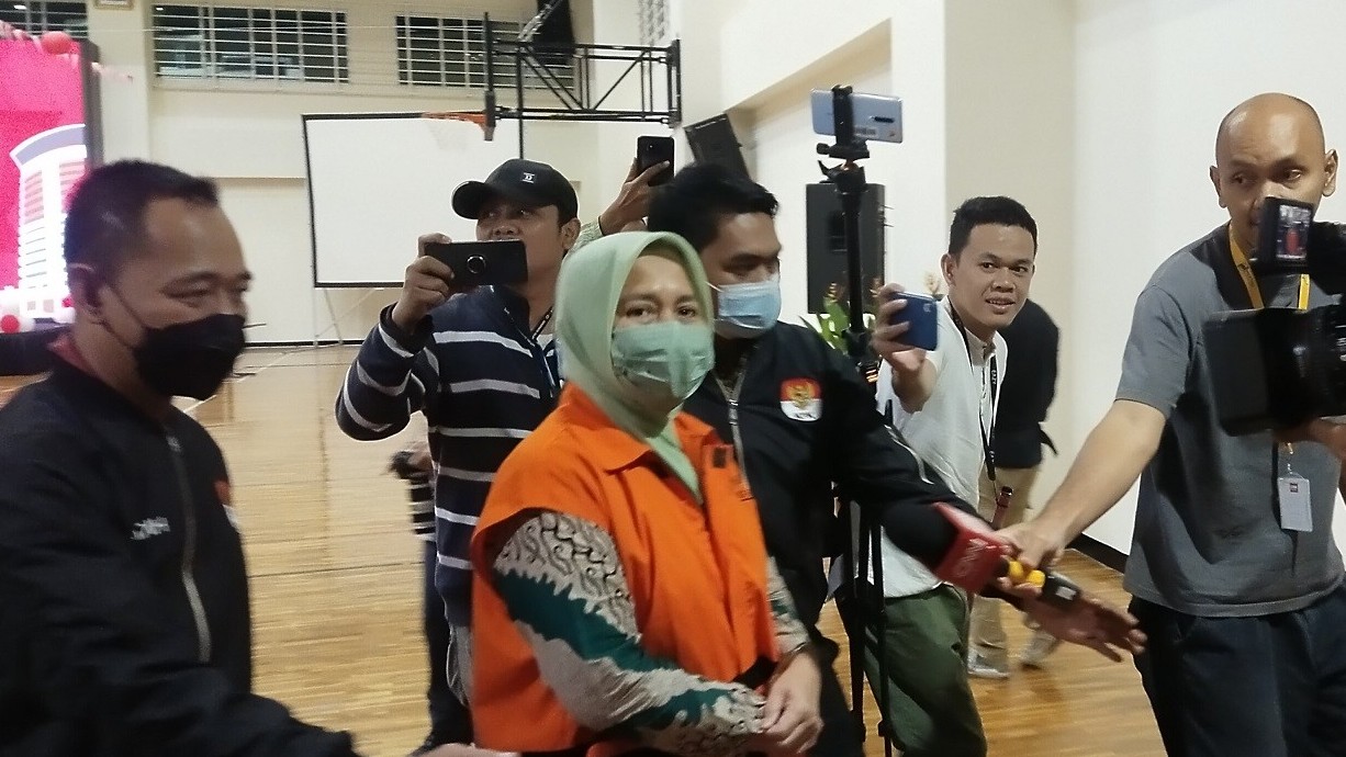 Eks Kepala BP Tanjungpinang Tersangka Korupsi Cukai Rokok Ditahan KPK. (Foto Arie Dwi Satrio/MPI)