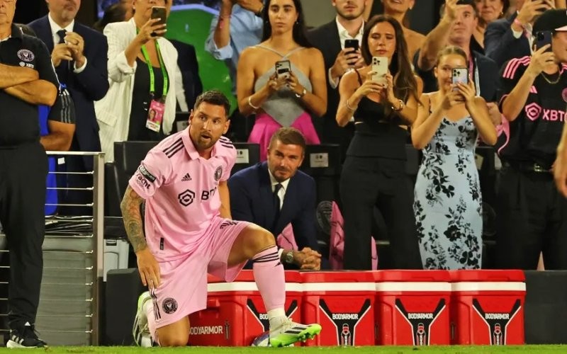Mega bintang Argentina Lionel Messi bergabung dengan klub sepak bola MLS yang dimiliki David Beckham, Inter Miami usai hengkang dari PSG