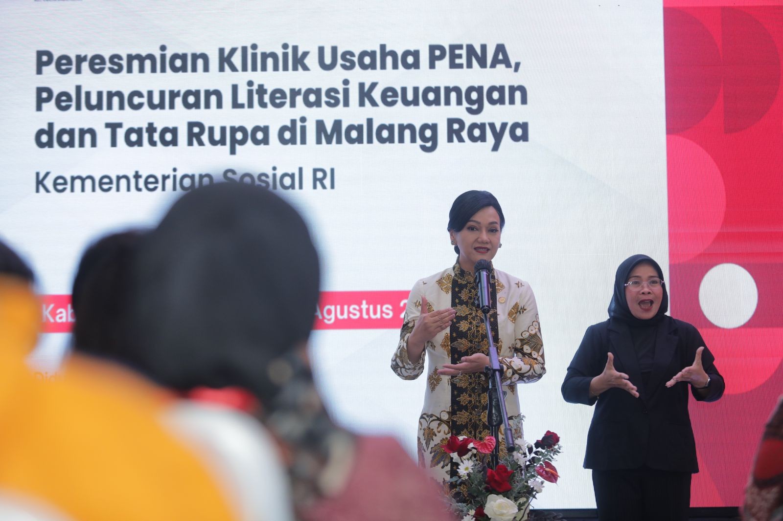 OJK Edukasi soal Literasi Keuangan Keluarga Penerima Manfaat Pena di Malang. (Foto: Dok. OJK)