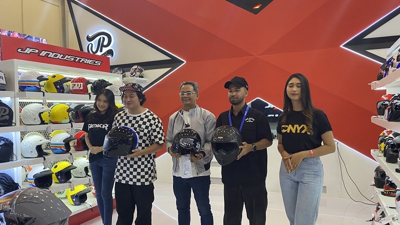 JP Industries Rilis Lima Helm Baru di GIIAS 2023, Paling Mahal Rp2 Jutaan. (Foto: Fadli/MNC Media)
