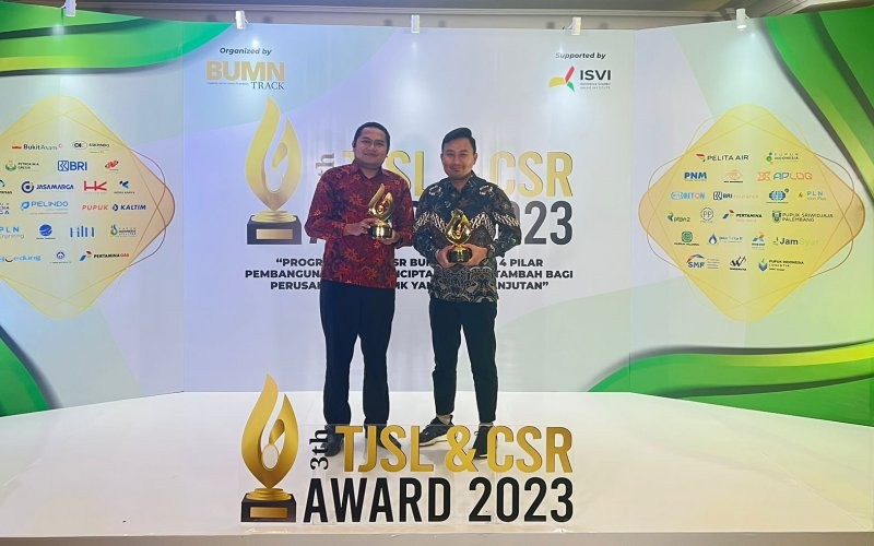 PT Pertamina Patra Niaga Regional Jawa Bagian Tengah (RJBT) menyabet dua penghargaan di ajang TJSL & CSR Award 2023 yang digelar BUMN Track.