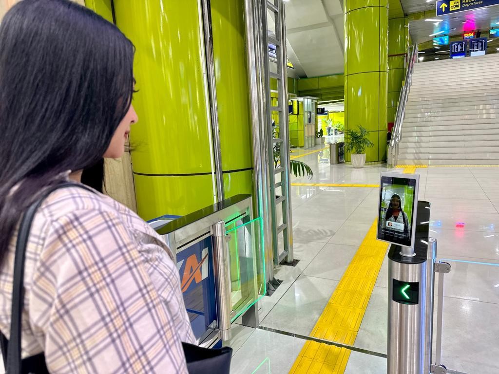 Naik KA Cukup Scaning Wajah di Stasiun Gambir. (Foto: MNC Media)