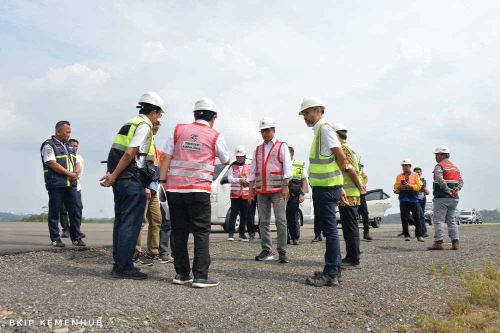 Tinjau Bandara APT Pranoto Samarinda, Menhub Sebut Bisa Jadi Alternatif ke IKN. Foto: BKIP Kemenhub.