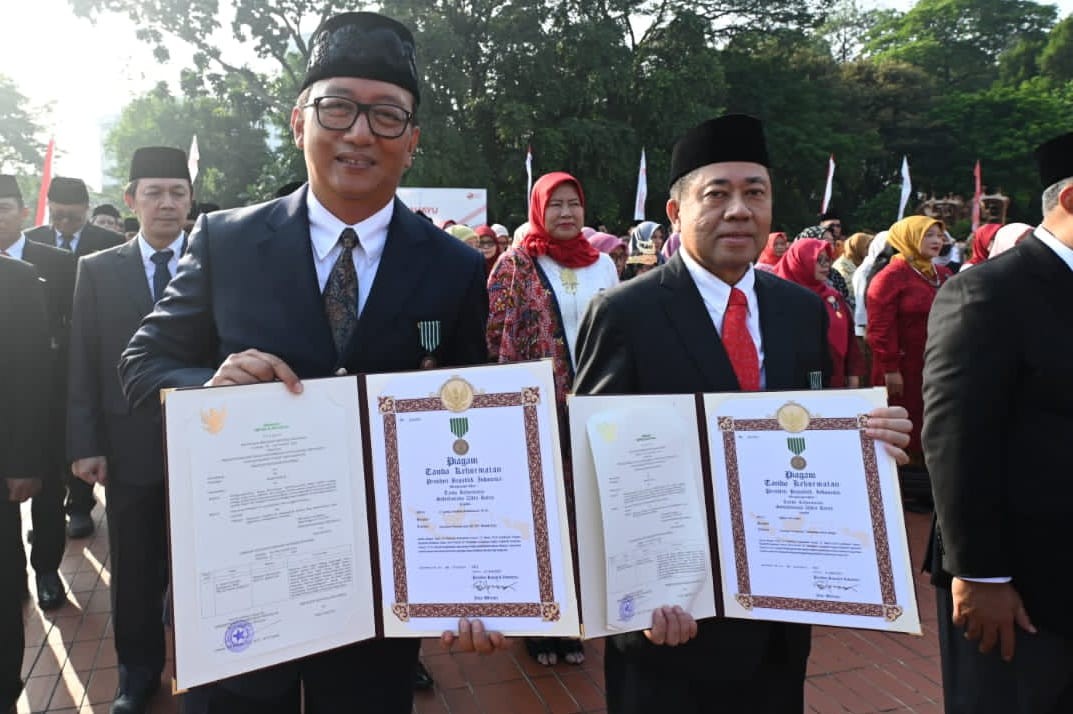 Dua Direktur Pertamina Raih Satyalancana Wira Karya dari Presiden RI (Foto: dok Pertamina)