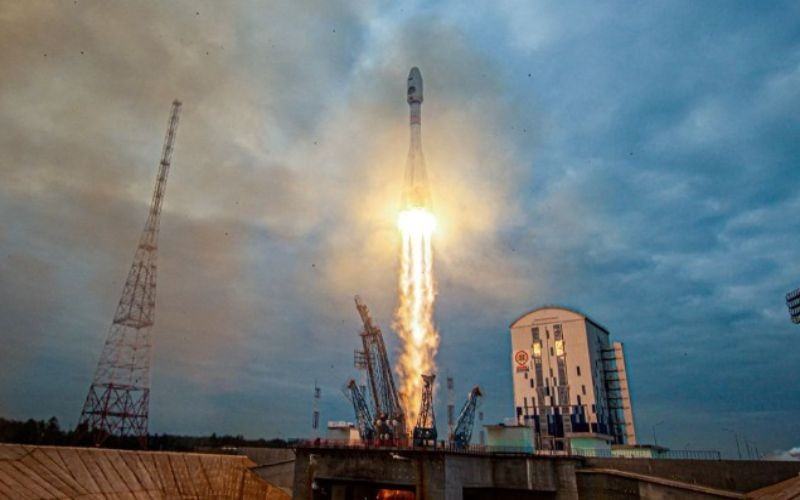Misi Istimewa Rusia Gagal, Pesawat Antariksa Luna 25 Jatuh di Bulan. Foto: Reuters