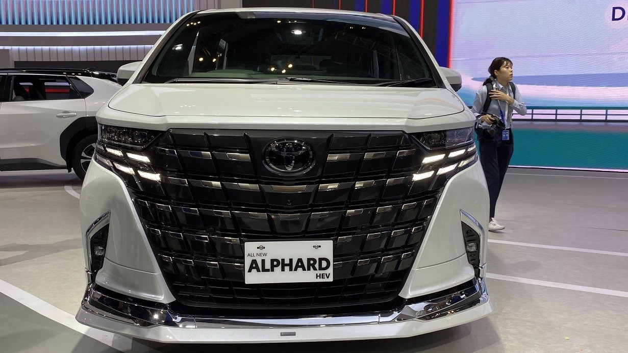 Mobil mewah Toyota laku keras sepanjang tahun ini. (MNC Media)
