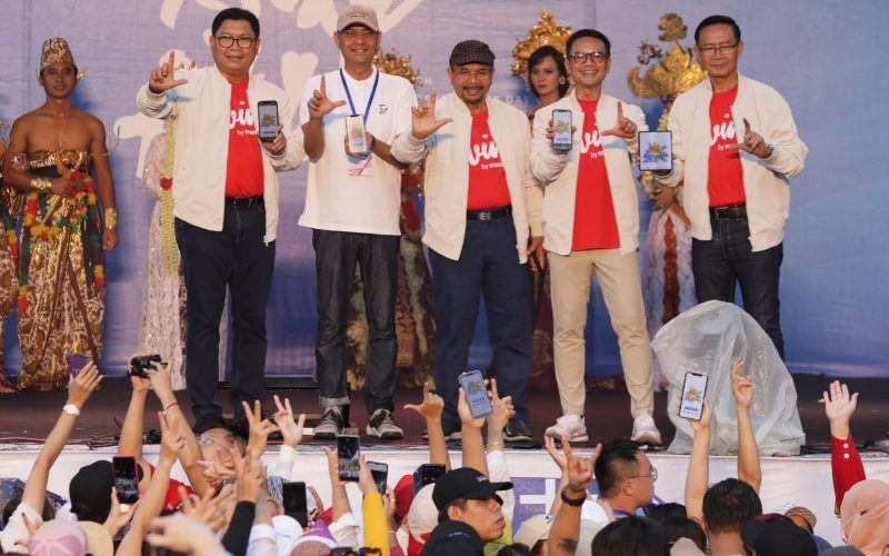 Bank Mandiri memperkenalkan fitur Livin’ Around the World di tiga negara.