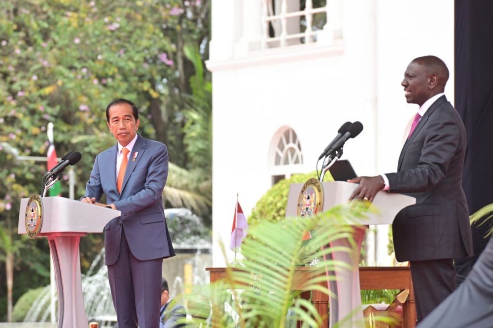 Jokowi dalam pertemuan bilateral bersama Presiden Republik Kenya William Ruto, Senin (21/8/2023). Foto: Biro Setpres.